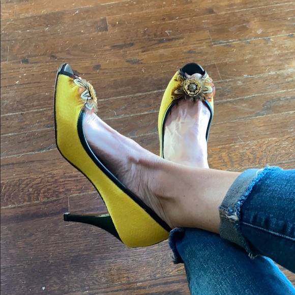 NWOT! JCrew | Italian Yellow Jewel/Feather Pumps (8) - Picture 2 of 5